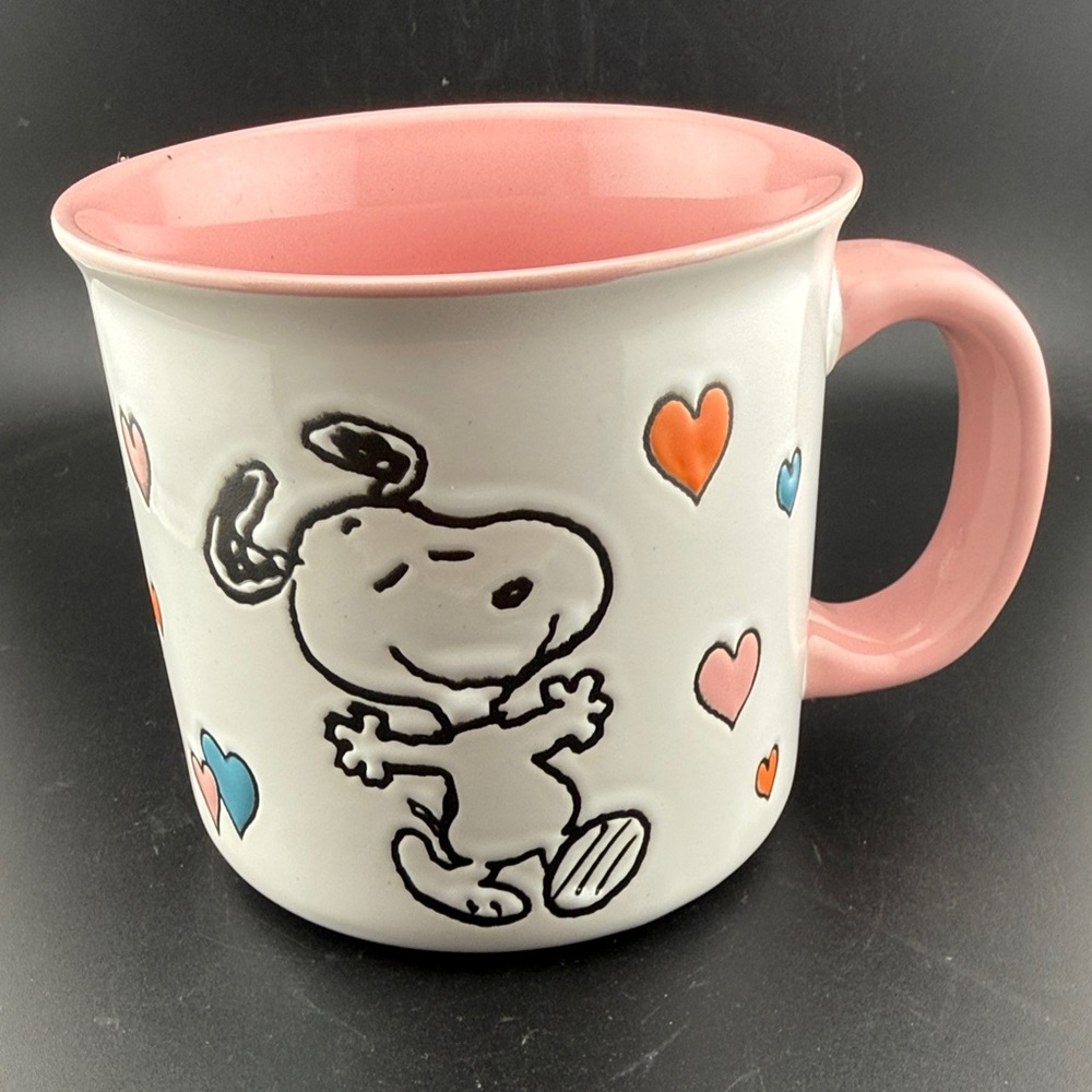 Peanuts Snoopy in Love w/ Hearts White /Pink Ceramic 21ozBig Mug - Picture 3 of 5